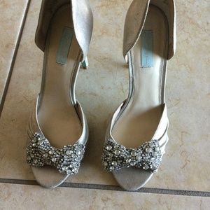 Betsy Johnson blue sole shoes size 10 silver